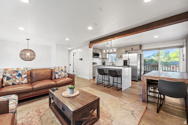 1085 E SEGO LILY DR, Sandy, UT 84094