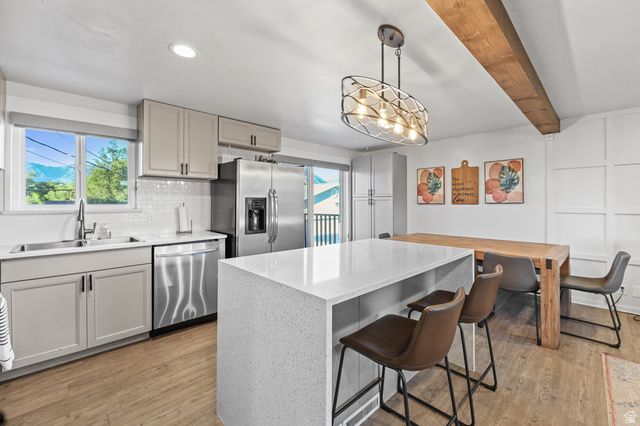 1085 E SEGO LILY DR, Sandy, UT 84094