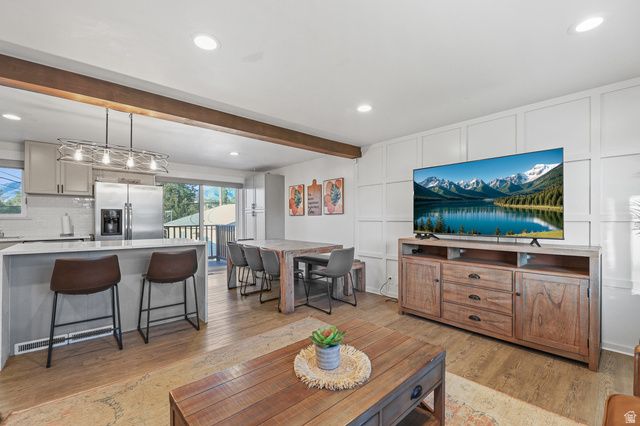 1085 E SEGO LILY DR, Sandy, UT 84094