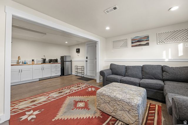 1085 E SEGO LILY DR, Sandy, UT 84094