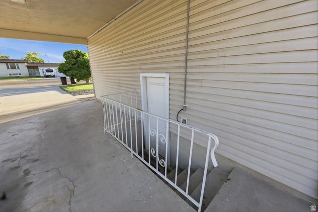 1085 E SEGO LILY DR, Sandy, UT 84094