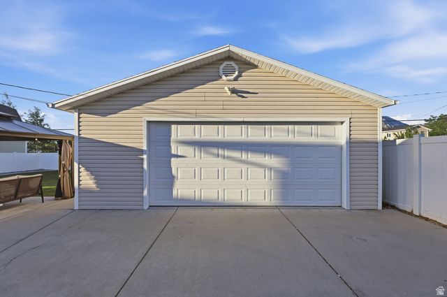 1085 E SEGO LILY DR, Sandy, UT 84094