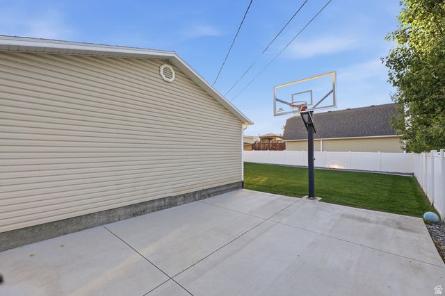 1085 E SEGO LILY DR, Sandy, UT 84094