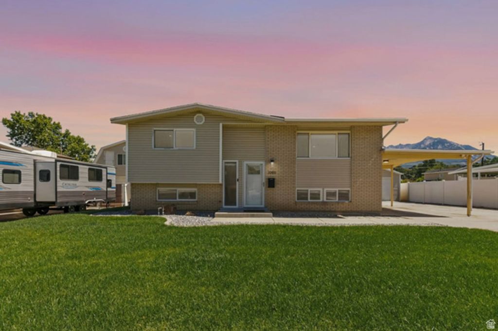 1085 E SEGO LILY DR, Sandy, UT 84094