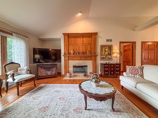N22W26746 Shooting Star ROAD, Pewaukee, WI 53072
