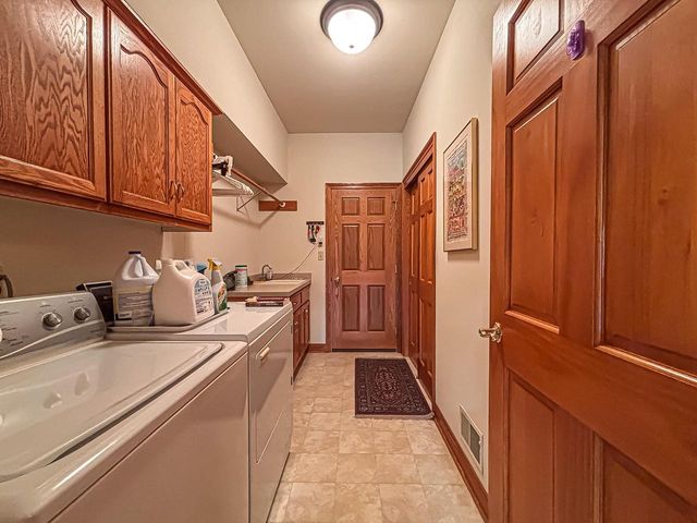 N22W26746 Shooting Star ROAD, Pewaukee, WI 53072
