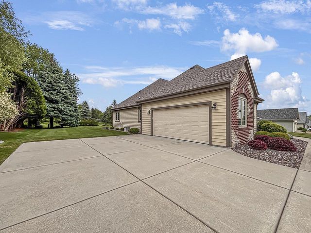 N22W26746 Shooting Star ROAD, Pewaukee, WI 53072