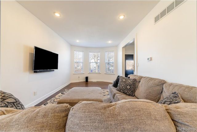 644 Melbourne Street, Detroit, MI 48202