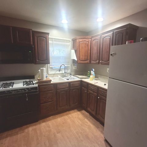 2002 Burr Oak Lane, Lindenhurst, IL 60046