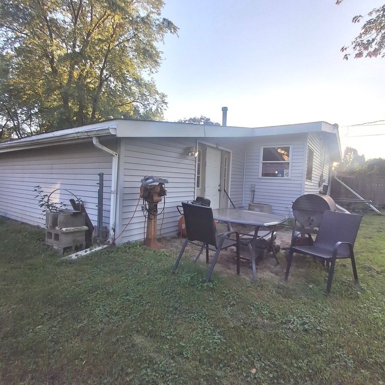 2002 Burr Oak Lane, Lindenhurst, IL 60046