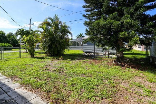 698 107th AVE N, Naples, FL 34108