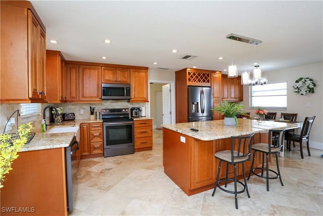 698 107th AVE N, Naples, FL 34108