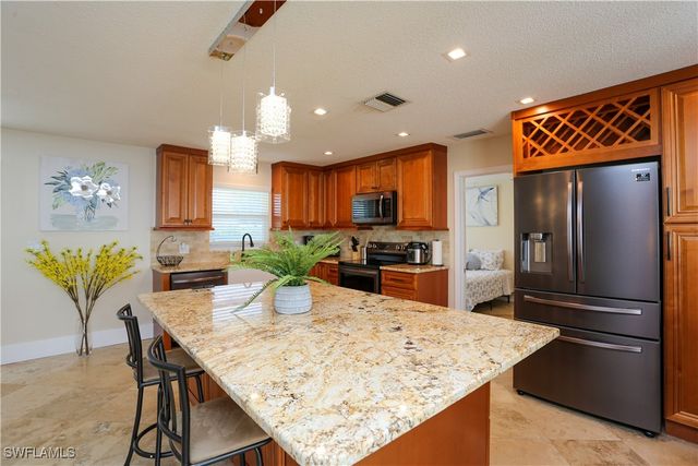 698 107th AVE N, Naples, FL 34108