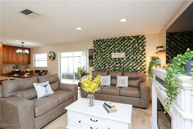 698 107th AVE N, Naples, FL 34108