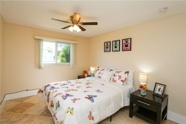 698 107th AVE N, Naples, FL 34108