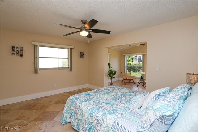 698 107th AVE N, Naples, FL 34108