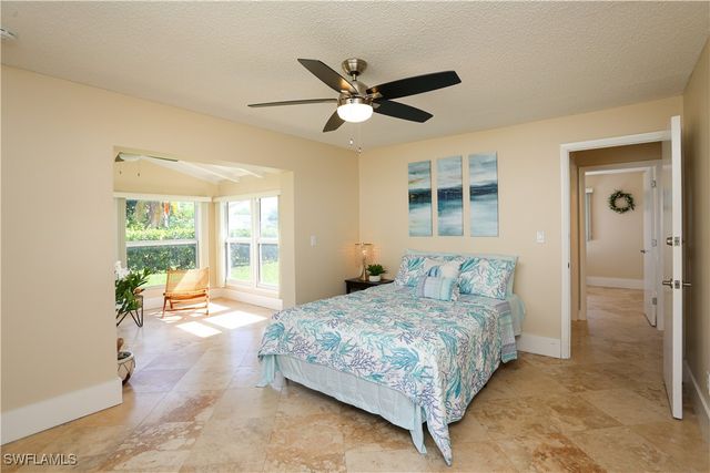 698 107th AVE N, Naples, FL 34108