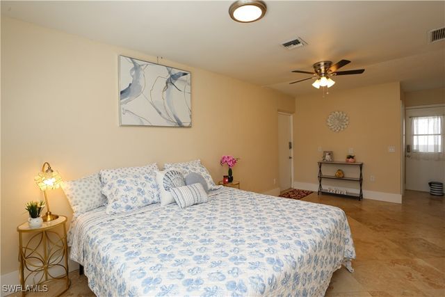 698 107th AVE N, Naples, FL 34108