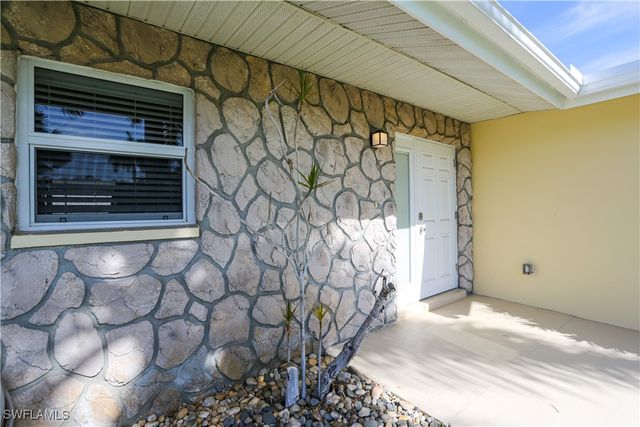 698 107th AVE N, Naples, FL 34108