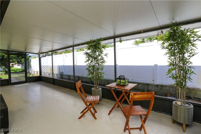 698 107th AVE N, Naples, FL 34108