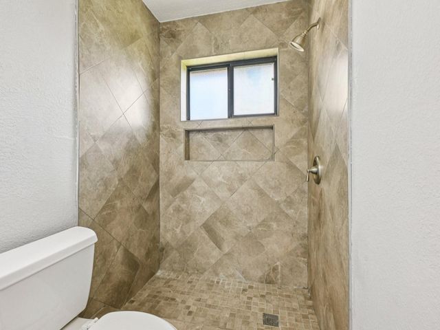 4315 Ravine Drive, Friendswood, TX 77546