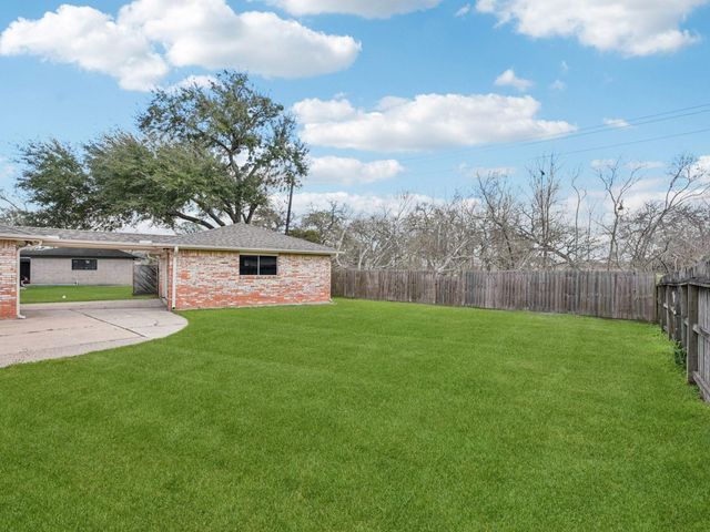 4315 Ravine Drive, Friendswood, TX 77546