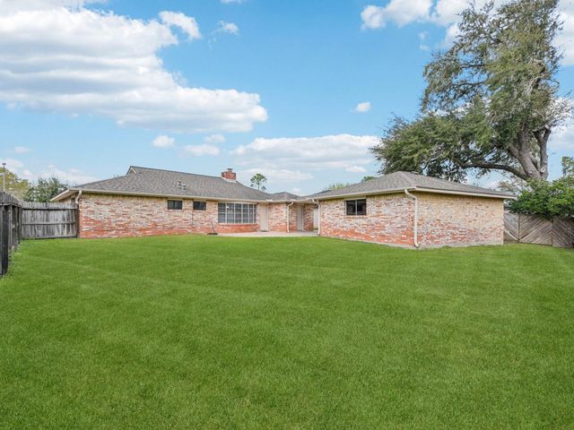 4315 Ravine Drive, Friendswood, TX 77546