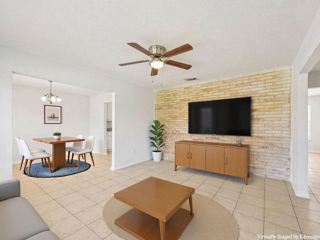 4315 Ravine Drive, Friendswood, TX 77546