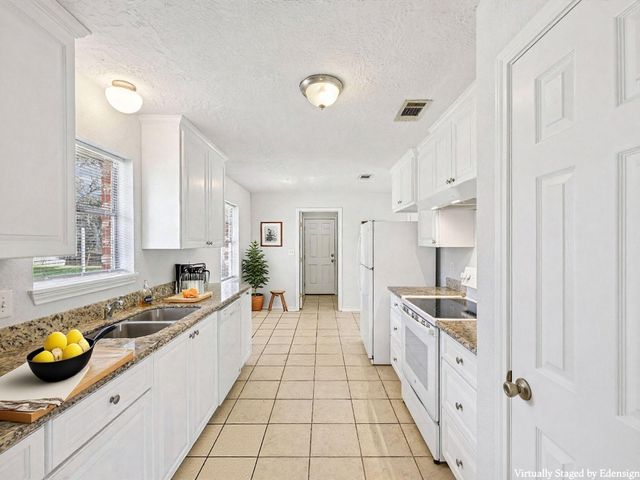 4315 Ravine Drive, Friendswood, TX 77546