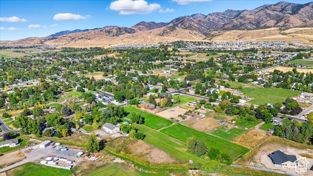 164 E 200 S, Hyde Park, UT 84318