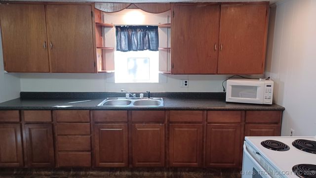 219 W Denbo Street, Catoosa, OK 74015