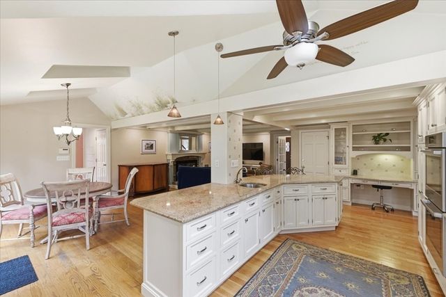126 Flint Locke Dr, Duxbury, MA 02332