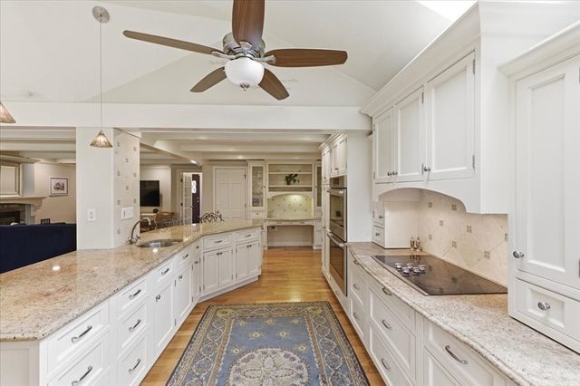 126 Flint Locke Dr, Duxbury, MA 02332
