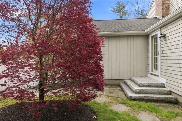 126 Flint Locke Dr, Duxbury, MA 02332