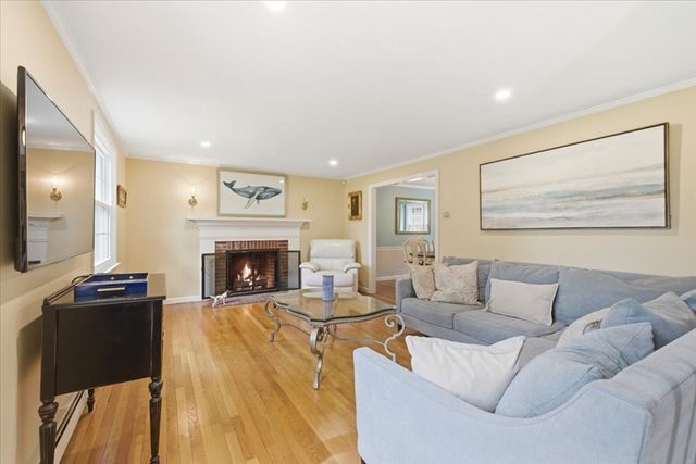 126 Flint Locke Dr, Duxbury, MA 02332