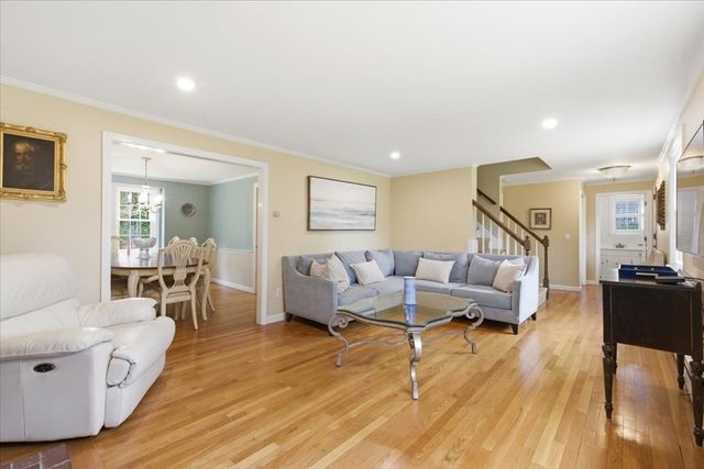 126 Flint Locke Dr, Duxbury, MA 02332