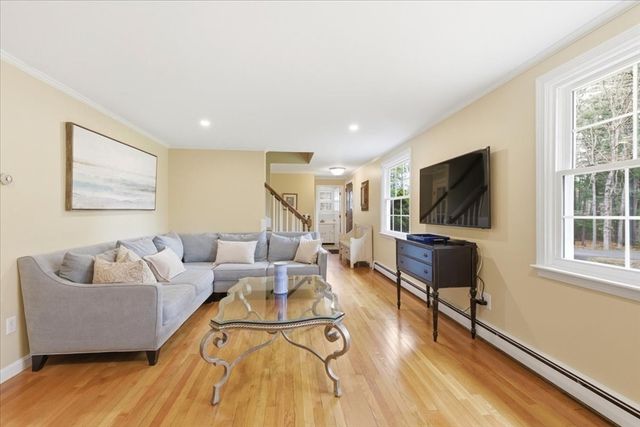126 Flint Locke Dr, Duxbury, MA 02332