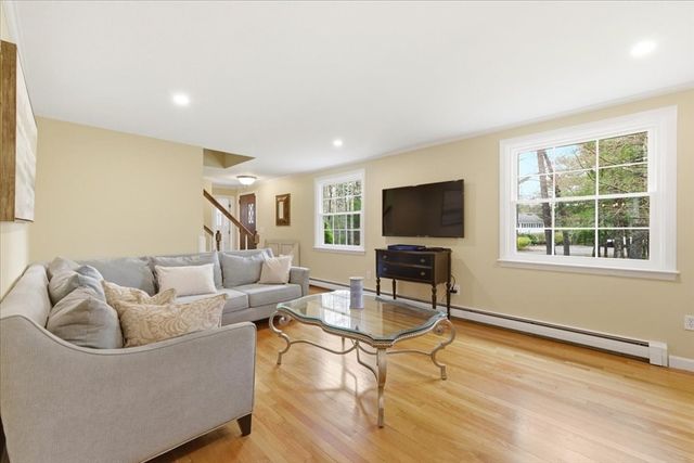 126 Flint Locke Dr, Duxbury, MA 02332
