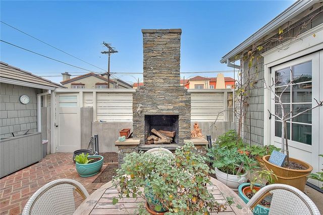 5590 E The Toledo, Long Beach, CA 90803