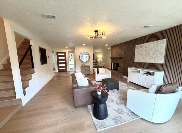 1315 Warwickshire Drive, Houston, TX 77077