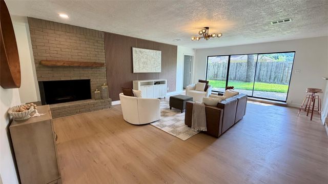 1315 Warwickshire Drive, Houston, TX 77077