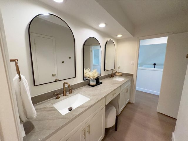 1315 Warwickshire Drive, Houston, TX 77077
