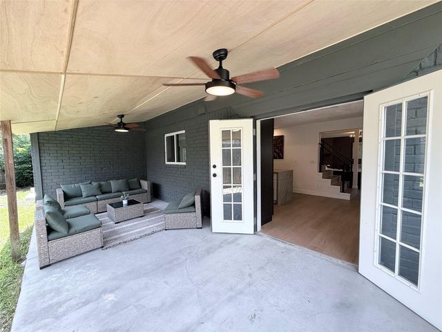 1315 Warwickshire Drive, Houston, TX 77077