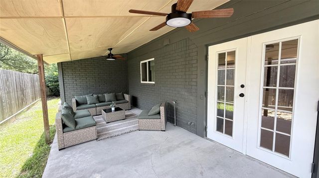 1315 Warwickshire Drive, Houston, TX 77077
