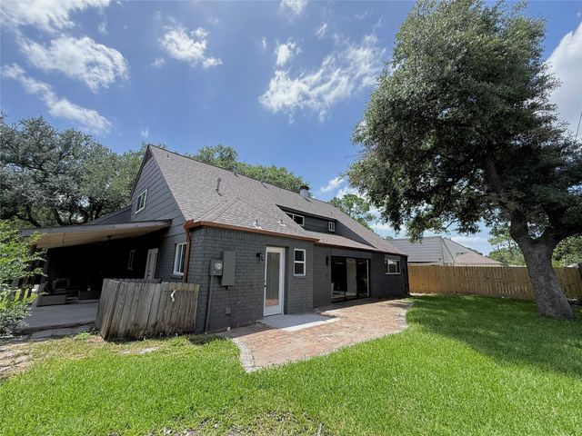 1315 Warwickshire Drive, Houston, TX 77077