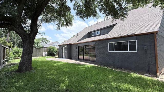 1315 Warwickshire Drive, Houston, TX 77077