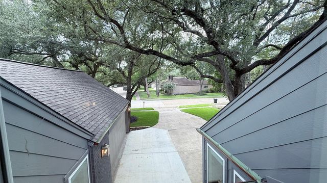 1315 Warwickshire Drive, Houston, TX 77077
