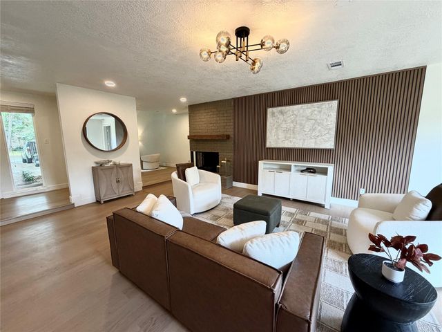 1315 Warwickshire Drive, Houston, TX 77077