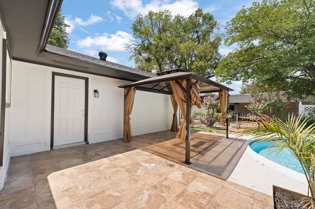 202 Roaring Springs Drive, Joshua, TX 76058