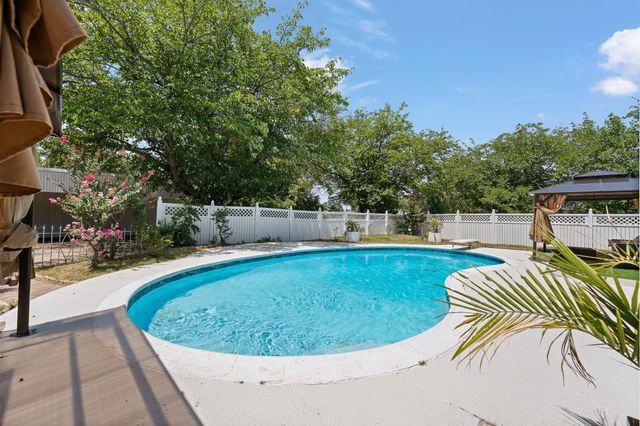 202 Roaring Springs Drive, Joshua, TX 76058